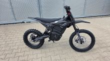 Elektrická motorka pitbike MRM PitVolt 6000W 72V, 17/14 Bat Li-Ion, sedlo 77cm, černá (1)