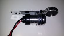 CL zásuvka s panelem nabíjecí 1x USB s hodinkama výstup USB-5V 1000mA max stribrna (2)