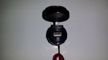 CL zásuvka s panelem nabíjecí 1x USB s hodinkama výstup USB-5V 1000mA max cerna (2)