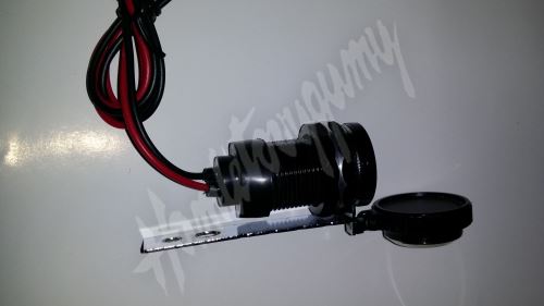 CL zásuvka s panelem nabíjecí 1x USB s hodinkama výstup USB-5V 1000mA max cerna