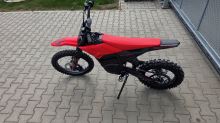 Elektrická motorka pitbike MRM PitVolt 6000W 72V, 17/14 Bat Li-Ion, sedlo 77cm, červená (8)