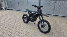 Elektrická motorka pitbike MRM PitVolt 6000W 72V, 17/14 Bat Li-Ion, sedlo 77cm, černá (2)